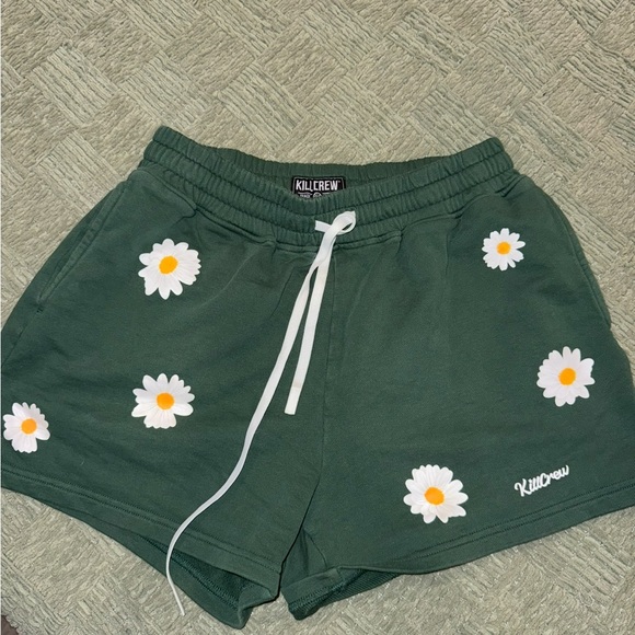 Green Shorts with Daisy Print kill crew - Picture 2 of 5